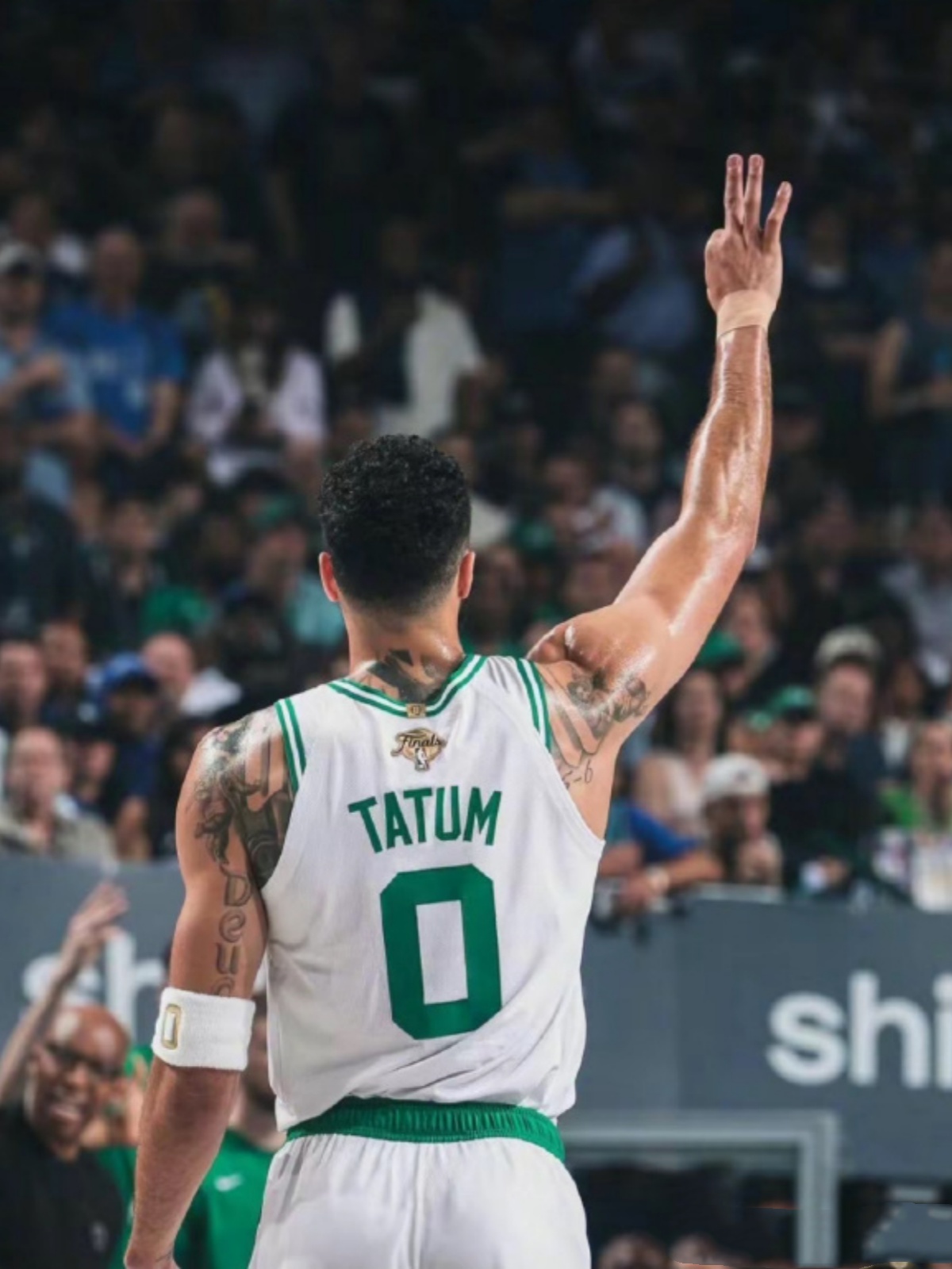 波士顿凯尔特人鏖战德国，保罗·乔治一己之力扛起全队激烈交锋四强赛，成为赛场最大亮点的简单介绍