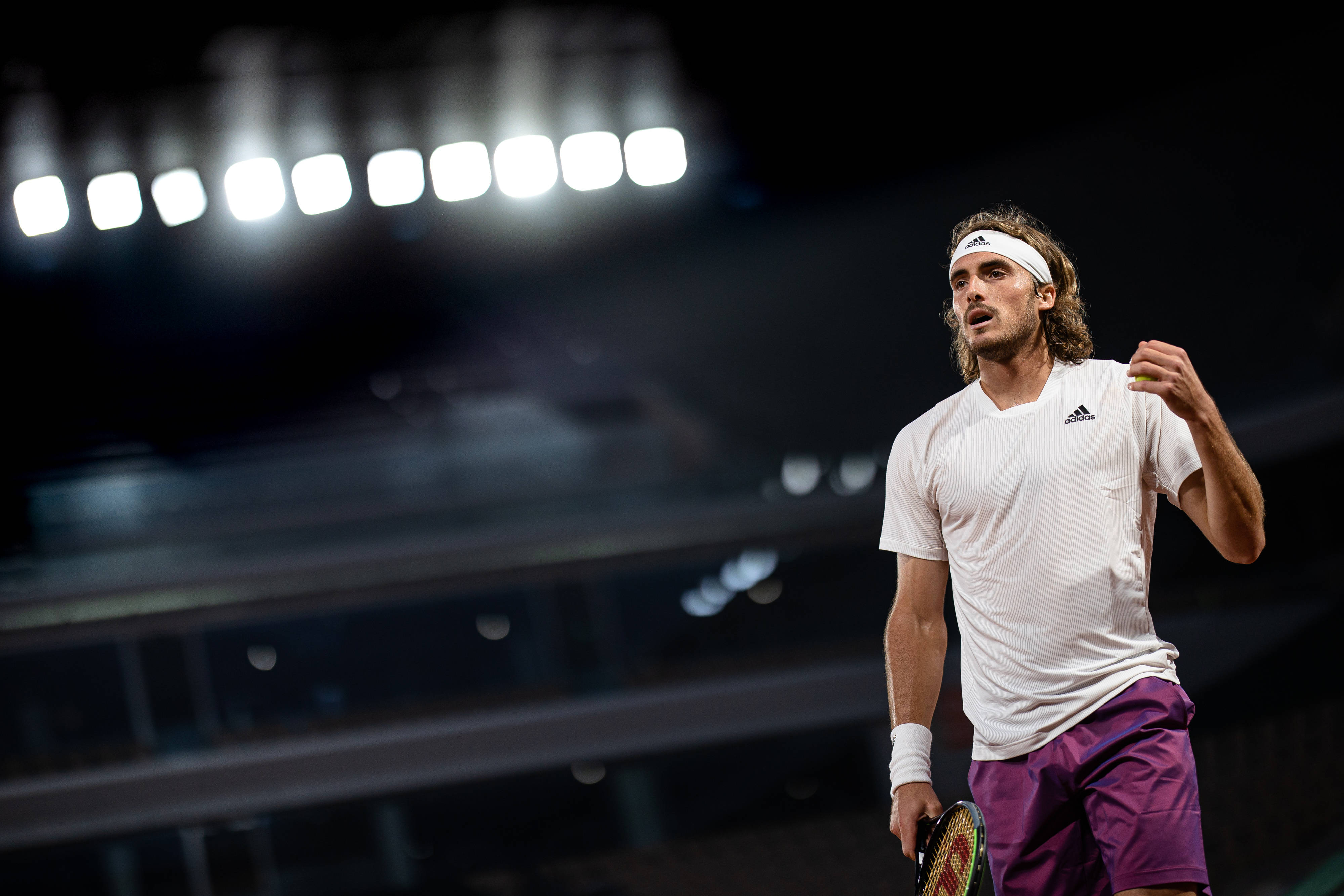 英国网球队横扫法国网球队，西西帕斯送出助攻的简单介绍