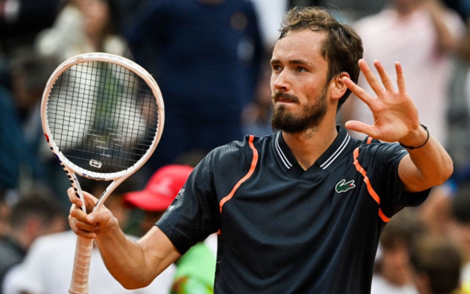 关于世界网球队完胜英国网球队，梅德韦杰夫绝境逆转的信息