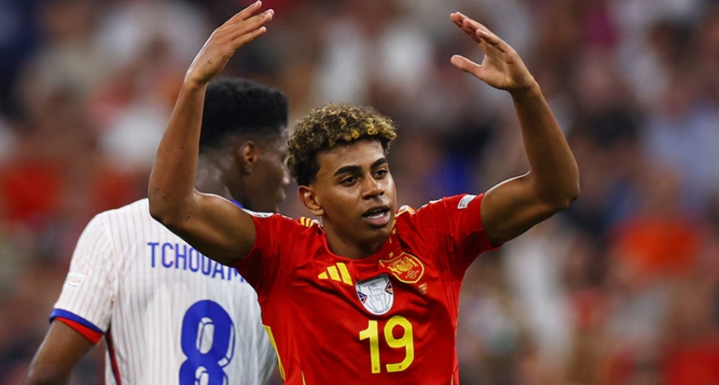 包含英格兰力克荷兰，苏亚雷斯爆发神勇的词条